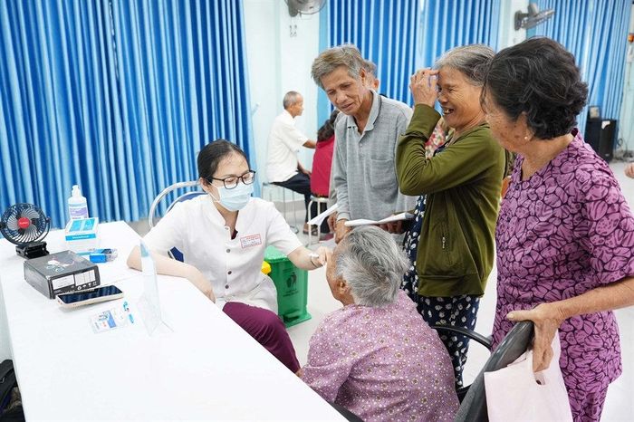 Trong ngày phát động đã tổ chức khám bệnh miễn phí cho người dân.