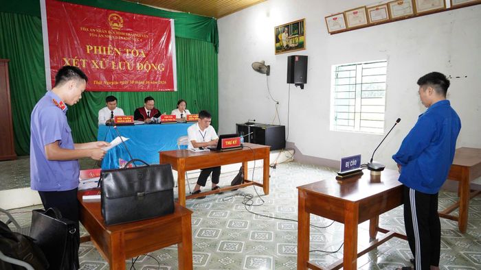 Các phiên tòa lưu động xét xử về ma túy được đông đảo nhân dân quan tâm, theo dõi, giúp họ nhận biết rõ hành vi phạm tội như mua bán, tàng trữ hay tổ chức sử dụng trái phép chất ma túy.