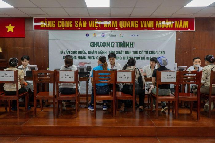 Một số hình ảnh tại buổi khám sức khỏe miễn phí.
