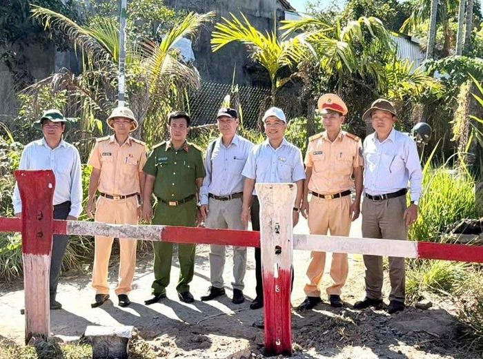 Tham gia buổi triển khai có đại diện Đội Cảnh sát giao thông đường sắt số 2 (Cục Cảnh sát giao thông - Bộ Công an), Cục Đường sắt Việt Nam, Sở Xây dựng Quảng Ngãi, Phòng Cảnh sát giao thông, Công an tỉnh Quảng Ngãi