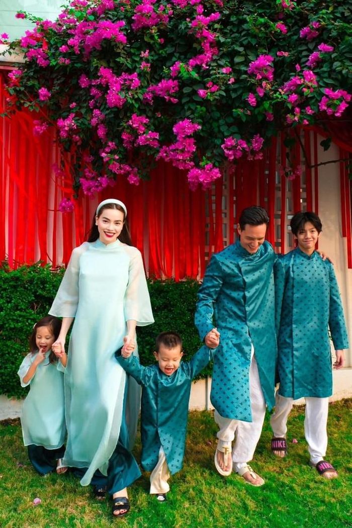 Một trong những điều thường được nhắc đến khi nói về tình yêu của cặp đôi là cách Kim Lý đối xử với Subeo. Kim Lý không có khái niệm "con chung, con riêng" khi hướng dẫn Subeo tập gym, quan tâm việc ăn uống, xuất hiện trong những dịp quan trọng của cậu bé. Kết quả là Subeo, Lisa và Leon đều quấn quýt và "bám" cha như nhau - điều Hồ Ngọc Hà không ít lần khoe với báo chí như một niềm hạnh phúc lớn.