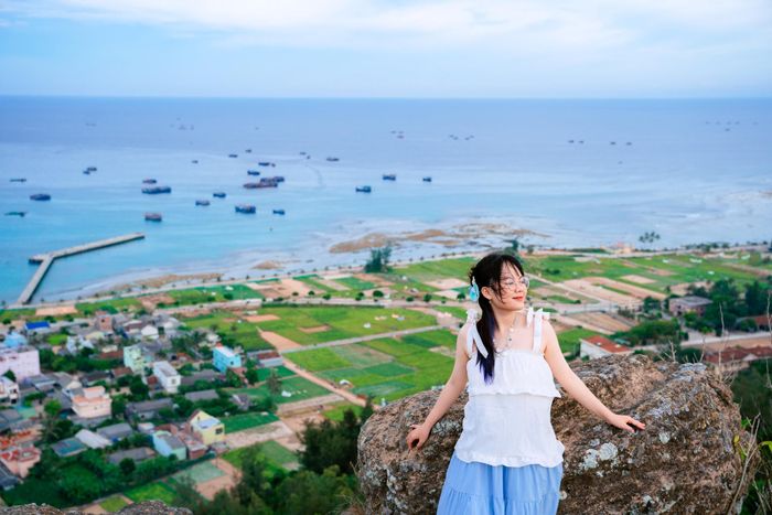 Ra đảo Lý Sơn, Nhung dành thời gian khám phá cả đảo Lớn và đảo Bé