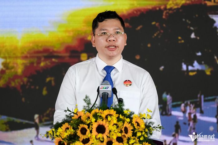 Phó Chủ tịch UBND TPHCM Hoàng Nguyên Dinh phát biểu tại buổi lễ. Ảnh: Nguyễn Huế