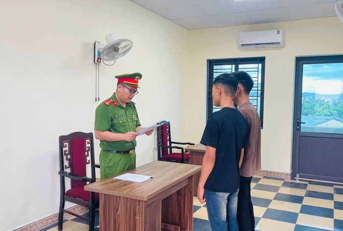 Hai học sinh bị khởi tố. Ảnh: CACC