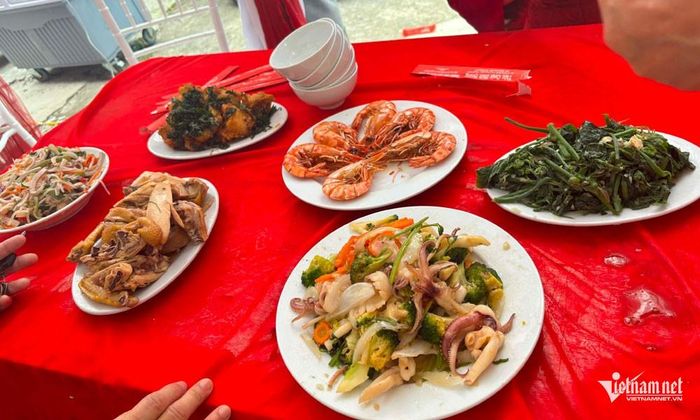 Chỉ vì chuyện ăn cỗ lấy phần mà đàn con mâu thuẫn ngay trong ngày giỗ hết cha. Ảnh minh họa