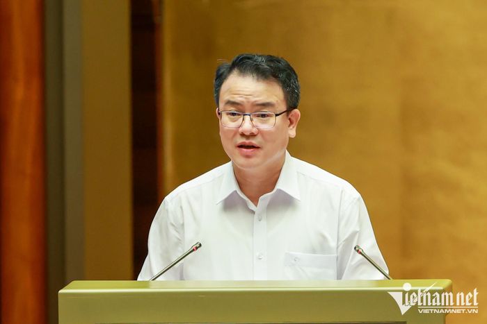 Thứ trưởng Bộ Tài chính Trần Quốc Phương phát biểu
