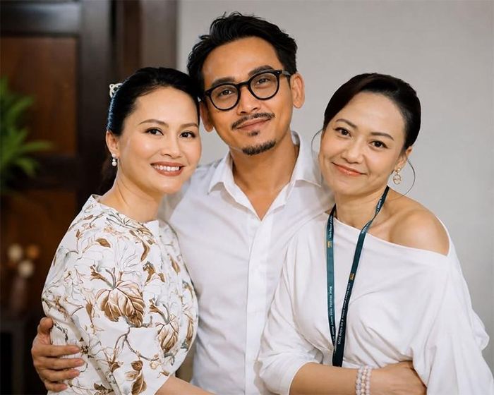 Diễn viên Hứa Vĩ Văn tiếc nuối không thể tham dự LHP Châu Á - Đà Nẵng cùng đồng nghiệp nhưng vẫn dùng cách ghép ảnh hài hước để được đứng cạnh Hồng Ánh và Đỗ Hải Yến.