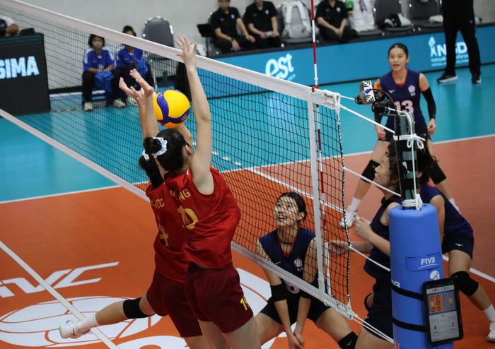Ở set 2, Đài Loan (Trung Quốc) thi đấu cố gắng nhưng vẫn phải chấp nhận thua 20/25.