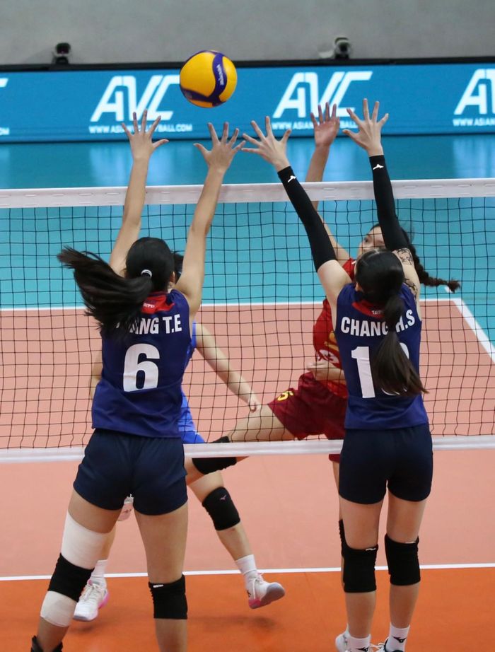 Các cô gái Việt Nam thắng 25/15 trong set 3, chung cuộc thắng 3-0.