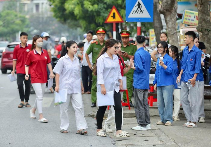 Theo Sở GD&amp;ĐT Thanh Hóa, từ ngày 1 đến 5/7, thí sinh có nhu cầu phúc khảo nộp đơn tại trường nơi dự thi.