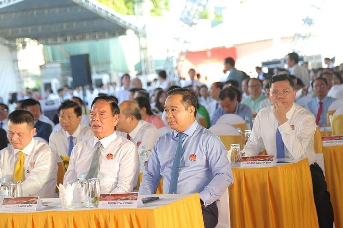 Chủ tịch TP.HCM Nguyễn Văn Được và lãnh đạo các ban ngành tham dự lễ khởi công. Ảnh: HG