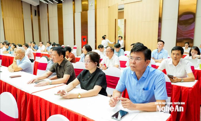 Các đại biểu tham dự hội nghị tại điểm cầu tỉnh Nghệ An. Ảnh: Phạm Bằng