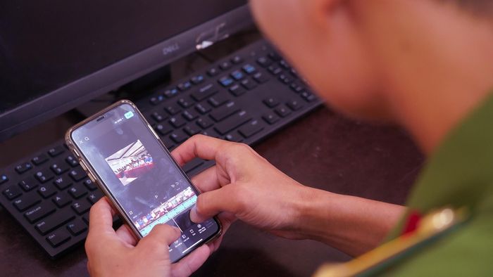 Đối tượng mà chúng tôi hướng đến nhiều nhất là giới trẻ. Đây là nhóm sử dụng mạng xã hội hằng ngày, tiếp cận thông tin rất nhanh nhưng cũng dễ bị tác động bởi những nội dung xấu, độc trên không gian mạng. Tôi hy vọng mỗi video sẽ góp thêm một góc nhìn đúng đắn về pháp luật để các bạn trẻ biết cách bảo vệ mình.
