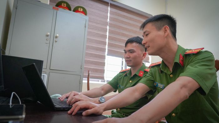 Ban đầu, việc làm video xuất phát từ các cuộc thi do Bộ Công an phát động về tăng cường tuyên truyền trên nền tảng số. Sau một thời gian thực hiện, chúng tôi nhận thấy đây là cách truyền tải hiệu quả nên tiếp tục duy trì đều đặn. Hiện nay, fanpage của Công an xã Đức Quang có 14 quản trị viên. Tất cả nội dung đều được xây dựng dưới sự chỉ đạo của Trưởng Công an xã.