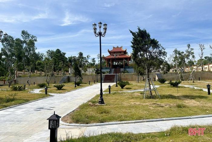 Công trình Đài tưởng niệm Liệt sĩ thị trấn Nghèn với tổng đầu tư gần 12 tỷ đồng đã hoàn thành.