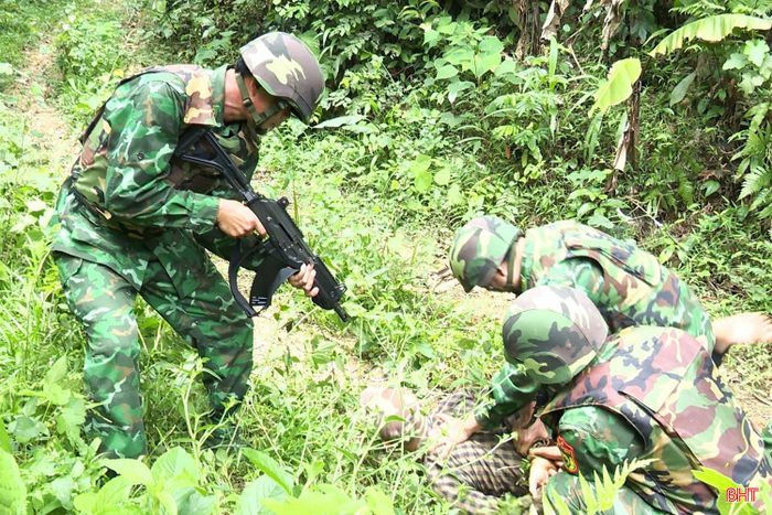 Phạm Xuân Thanh bị quật ngã, khống chế ngay khi chạy trốn vào rừng.