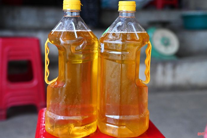 Dầu sau khi ép được lọc, đóng chai bán ra thị trường. Tuy nhiên, sản phẩm hiện chủ yếu được bán theo hình thức nhỏ lẻ, chưa xây dựng được thương hiệu, nhãn hiệu riêng.