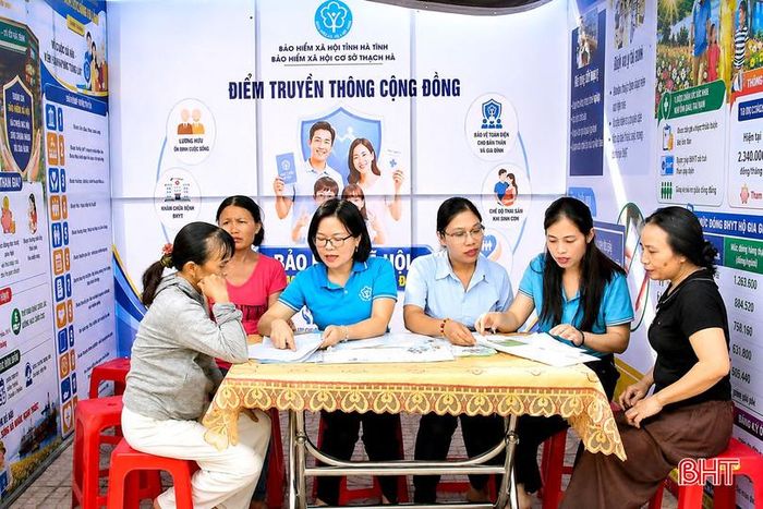 Trong ngày 1/7, BHXH tỉnh và BHXH cơ sở thành lập các “điểm truyền thông cộng đồng”, gian hàng, điểm tuyên truyền, tư vấn chính sách BHYT tại chợ, trung tâm thương mại, khu đông dân cư, khu cụm công nghiệp... 