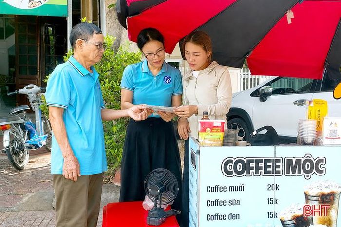  Đồng hành cùng người dân tiếp cận chính sách BHYT, trong đó có việc mở rộng quyền lợi của người tham gia, điều chỉnh mức đóng, mức hưởng BHYT theo quy định mới. 