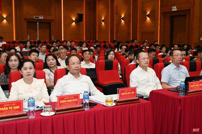 Các đồng chí lãnh đạo tỉnh dự hội nghị tại điểm cầu Hà Tĩnh.