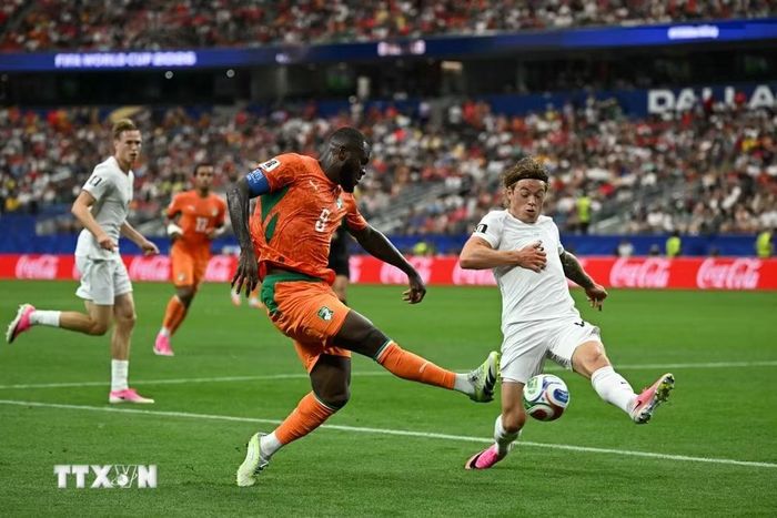 Pha bóng đáng chú ý của Bonny. (Ảnh: AFP/TTXVN)