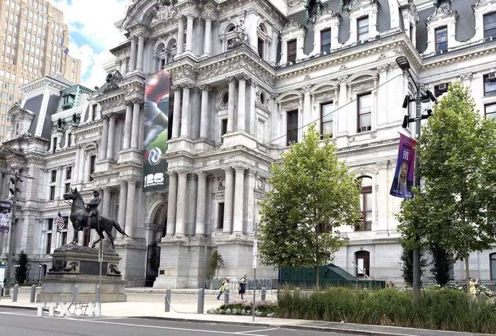 Cổng vào phía Bắc của Tòa thị chính Philadelphia, nơi có tượng Tướng George B. McClellan, một tướng lĩnh quan trọng của phe Liên bang trong Nội chiến Mỹ. (Ảnh: Ngọc Quang/TTXVN)