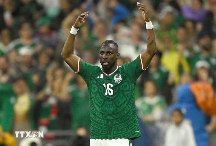 Julian Quinones ghi bàn ở ba trận đấu của Mexico tại World Cup 2026. (Ảnh: AFP/TTXVN)