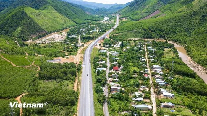 Toàn cảnh dự án mở rộng cao tốc Bắc - Nam phía Đông, đoạn La Sơn - Hòa Liên. (Ảnh: Thanh Phong/Vietnam+)