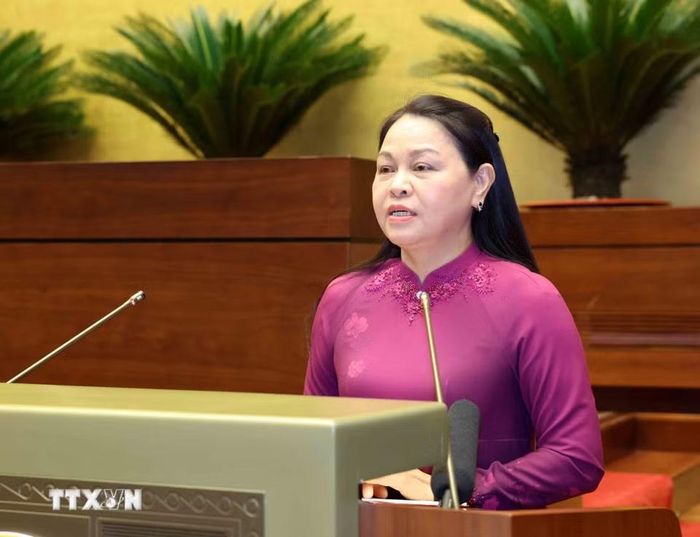Đồng chí Nguyễn Thị Thu Hà, Ủy viên Trung ương Đảng, Phó Chánh Văn phòng Thường trực Văn phòng Trung ương Đảng thông qua chương trình hội nghị. (Ảnh: Phương Hoa/TTXVN)