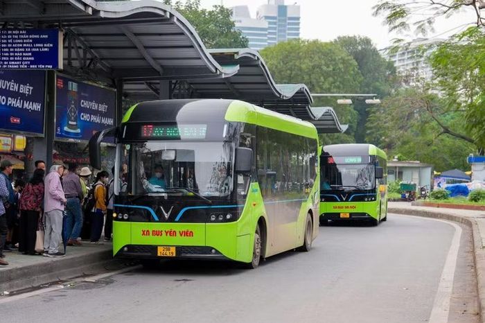 Hà Nội điều chỉnh hoạt động 4 tuyến xe buýt phục vụ thí điểm vùng phát thải thấp. (Ảnh: PV/Vietnam+)