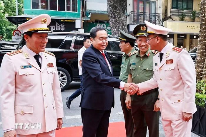 Lãnh đạo Bộ Công an đón Chủ tịch Quốc hội Trần Thanh Mẫn dự Lễ Kỷ niệm. (Ảnh: Doãn Tấn/TTXVN)