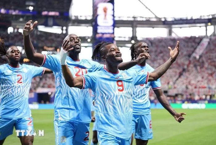 Niềm vui của CHDC Congo sau bàn thắng của Cipenga. (Ảnh: AFP/TTXVN)