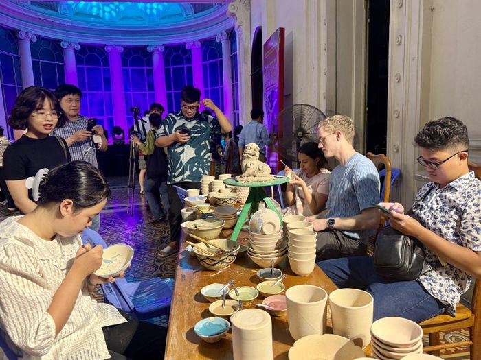 Các hoạt động trải nghiệm dành cho công chúng vào các buổi tối tại Bảo tàng TP Hồ Chí Minh được các em nhỏ và du khách quốc tế yêu thích.