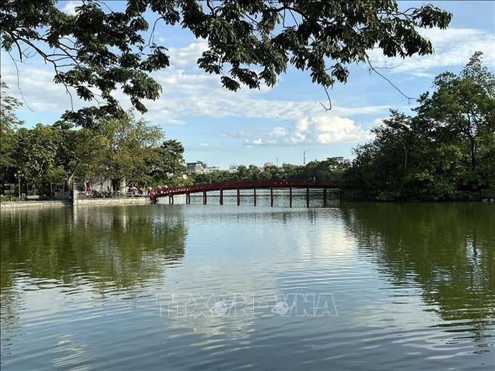 Hồ Gươm và cầu Thê Húc, biểu tượng văn hóa, lịch sử của Thủ đô, đồng thời là một phần cấu trúc cảnh quan đặc trưng được định hướng bảo tồn và phát huy trong quá trình phát triển Hà Nội trong tương lai. Ảnh: Tuyết Mai/TTXVN