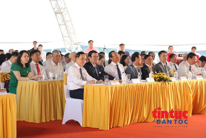 Tham dự có lãnh đạo, nguyên Lãnh đạo Đảng và Nhà nước, các Bộ, ngành Trung ương và TP Hồ Chí Minh.
