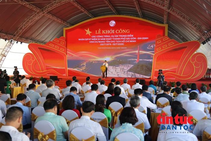 Quang cảnh lễ khởi công 8 công trình, dự án trọng điểm hơn 253.000 tỷ đồng.
