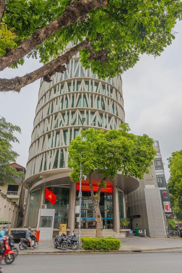 Tầng 1 tòa nhà 33 Lê Thánh Tông.