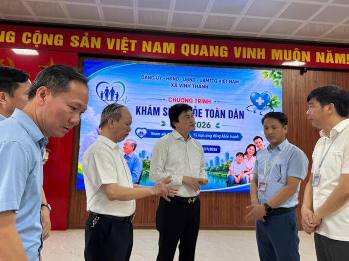 Lãnh đạo Sở Y tế Hà Nội đánh giá cao công tác chuẩn bị cho buổi khám sàng lọc tại xã Vĩnh Thanh.