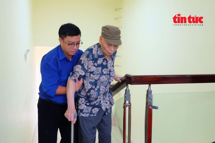 Đội ngũ nhân viên tại trạm y tế luôn hết lòng vì người dân.
