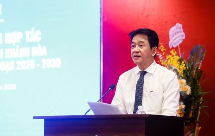 Ông Nguyễn Long Biên, Phó Chủ tịch thường trực UBND tỉnh Khánh Hòa, phát biểu tại lễ kí kết.