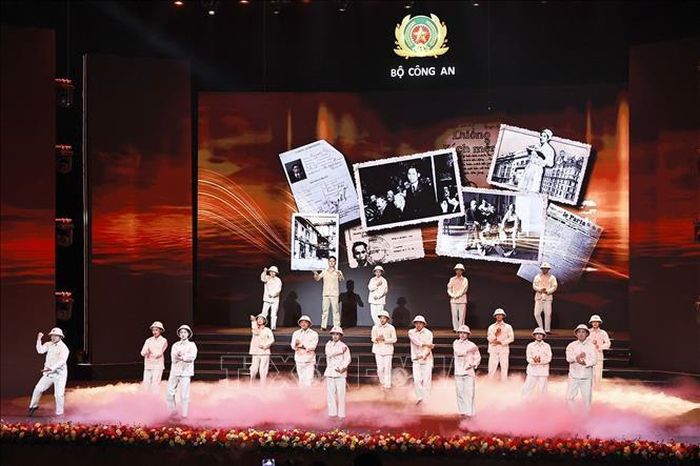 Chương trình văn nghệ chào mừng Lễ Kỷ niệm. Ảnh: Doãn Tấn/TTXVN
