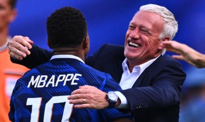 Didier Deschamps vẫn là nhân vật trung tâm của hành trình trinh phục cúp vàng World Cup của tuyển Pháp. Ảnh: Eurosports
