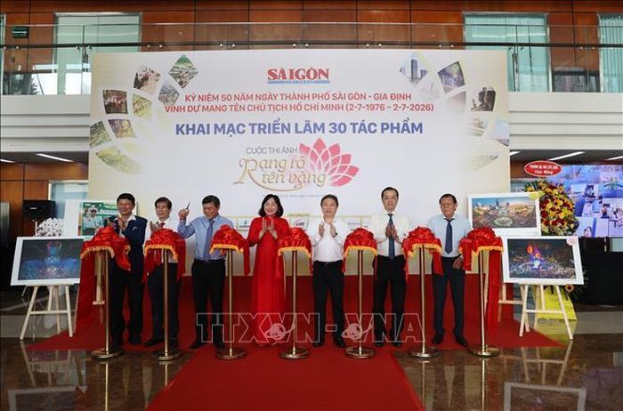 Khai mạc triển lãm ảnh của các tác phẩm đoạt giải Cuộc thi ảnh “Rạng rỡ tên vàng”.