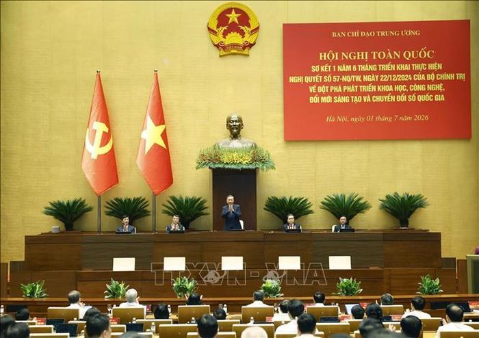 Tổng Bí thư, Chủ tịch nước Tô Lâm cùng các đồng chí Lãnh đạo chủ chốt và Trưởng Ban Tổ chức Trung ương chủ trì hội nghị. Ảnh: Thống Nhất/TTXVN