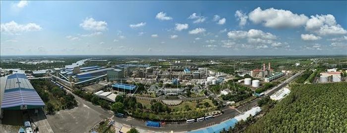 Nhà máy đạm Cà Mau của Công ty Cổ phần Tổng công ty Phân bón Dầu khí Cà Mau, xã Khánh An, tỉnh Cà Mau, từ khi vận hành cho đến ngày 06/01/2026 đã sản xuất 12.000.000 tấn Ure quy đổi phục vụ thị trường trong nước và xuất khẩu sang 20 thị trường trên thế giới.