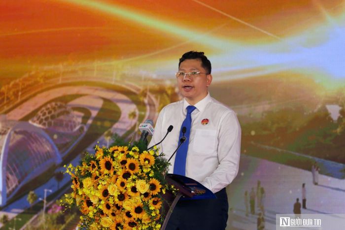 Ông Hoàng Nguyên Dinh, Ủy viên Ban Thường vụ Thành ủy, Phó Chủ tịch UBND Tp.HCM phát biểu tại lễ khởi công.