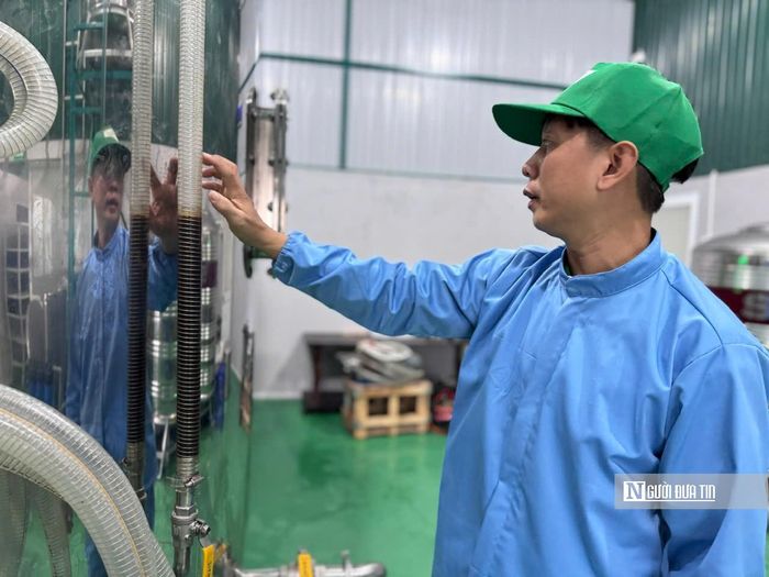 Kết hợp kỹ thuật nấu mật truyền thống với công nghệ hiện đại để nâng cao chất lượng sản phẩm.