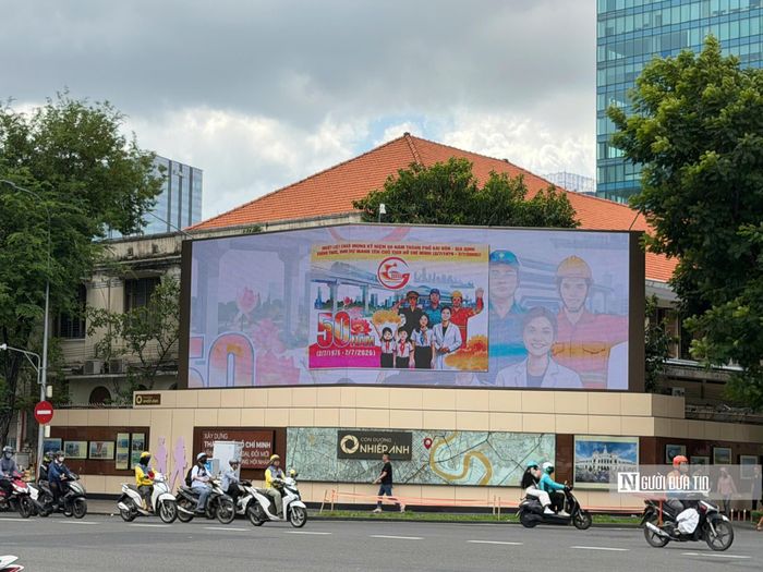 Không chỉ làm đẹp không gian thành phố, hệ thống tuyên truyền trực quan còn góp phần lan tỏa niềm tự hào về truyền thống cách mạng, khơi dậy tinh thần đoàn kết và khát vọng phát triển của thành phố mang tên Bác.