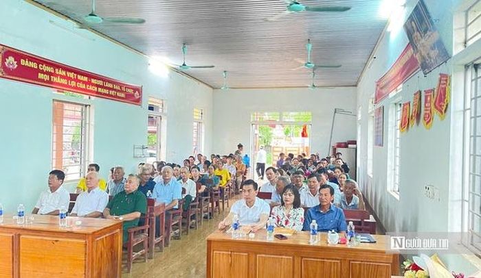 Buổi lễ công bố các quyết định về công tác cán bộ tại thôn 3 Thành Trực sau sắp xếp.