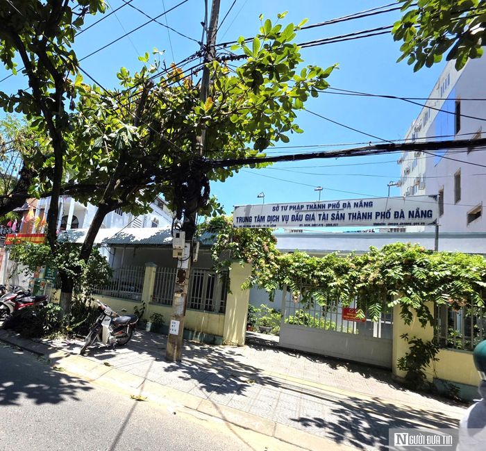 Trụ sở Trung tâm Dịch vụ đấu giá tài sản thành phố Đà Nẵng là một trong các cơ sở nhà, đất dôi dư sau sắp xếp.